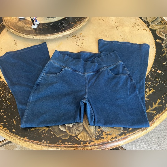 Halara Pull on Jeans - Picture 2 of 5